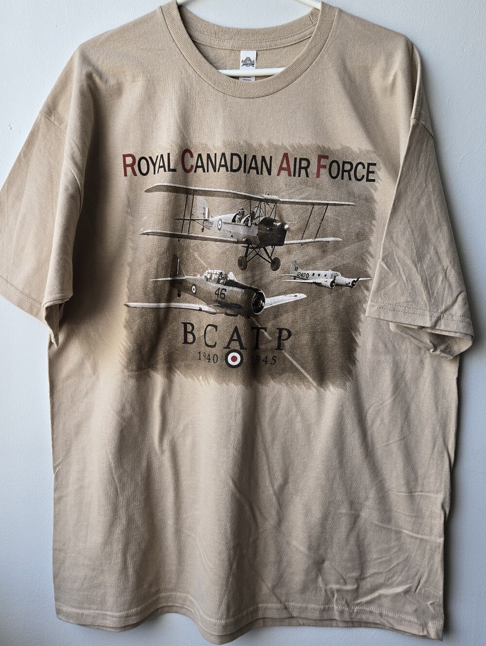 Vintage-Inspired Royal Canadian Air Force Graphic Tee XL Brown Cotton Airplanes